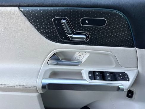 Used 2024 Mercedes-Benz GLB 250 image 11