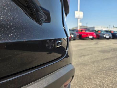 Used 2025 Chevrolet Trax LT FWD image 12