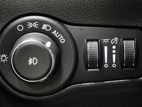 Used 2024 Jeep Compass Latitude AWD/4WD image 13
