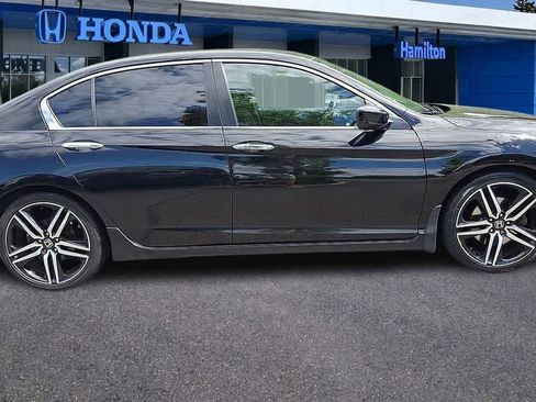 Used 2017 Honda Accord Sport image 9