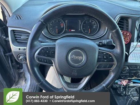 Used 2019 Jeep Cherokee Latitude w/ Cold Weather Group image 16