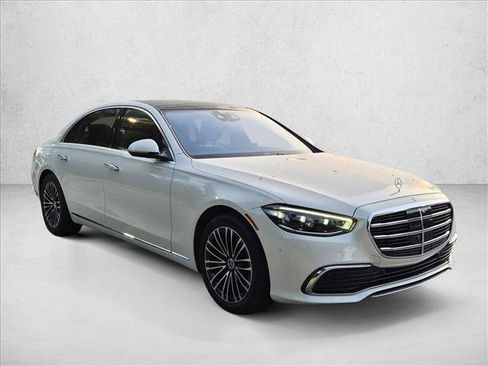 Used 2022 Mercedes-Benz S 500 4MATIC image 3