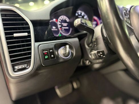 Used 2021 Porsche Cayenne S image 19
