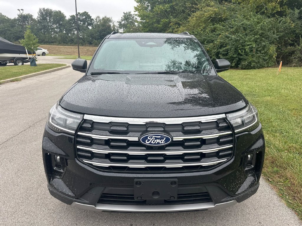 New 2027 Ford Explorer Active w/ Active Comfort Package AWD/4WD image 2
