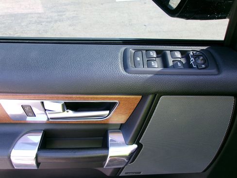 Used 2016 Land Rover LR4 HSE image 15