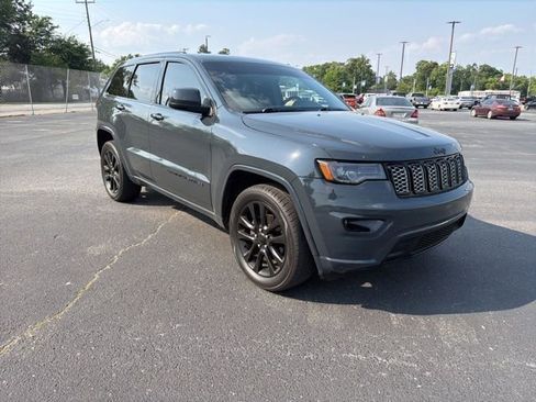 Used 2018 Jeep Grand Cherokee Altitude AWD/4WD image 5