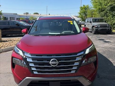 Used 2025 Nissan Rogue SL w/ Tech Package AWD/4WD image 2