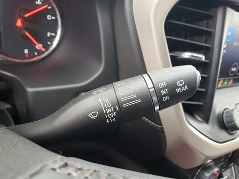 Used 2023 GMC Acadia Denali image 18