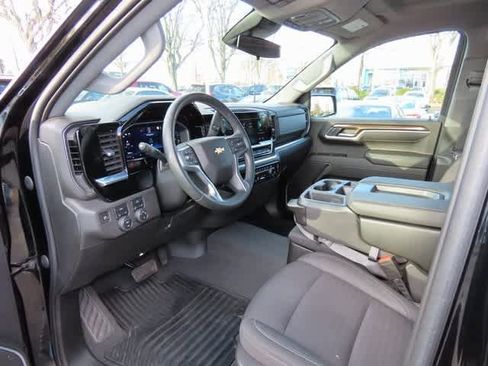 Used 2023 Chevrolet Silverado 1500 LT image 2