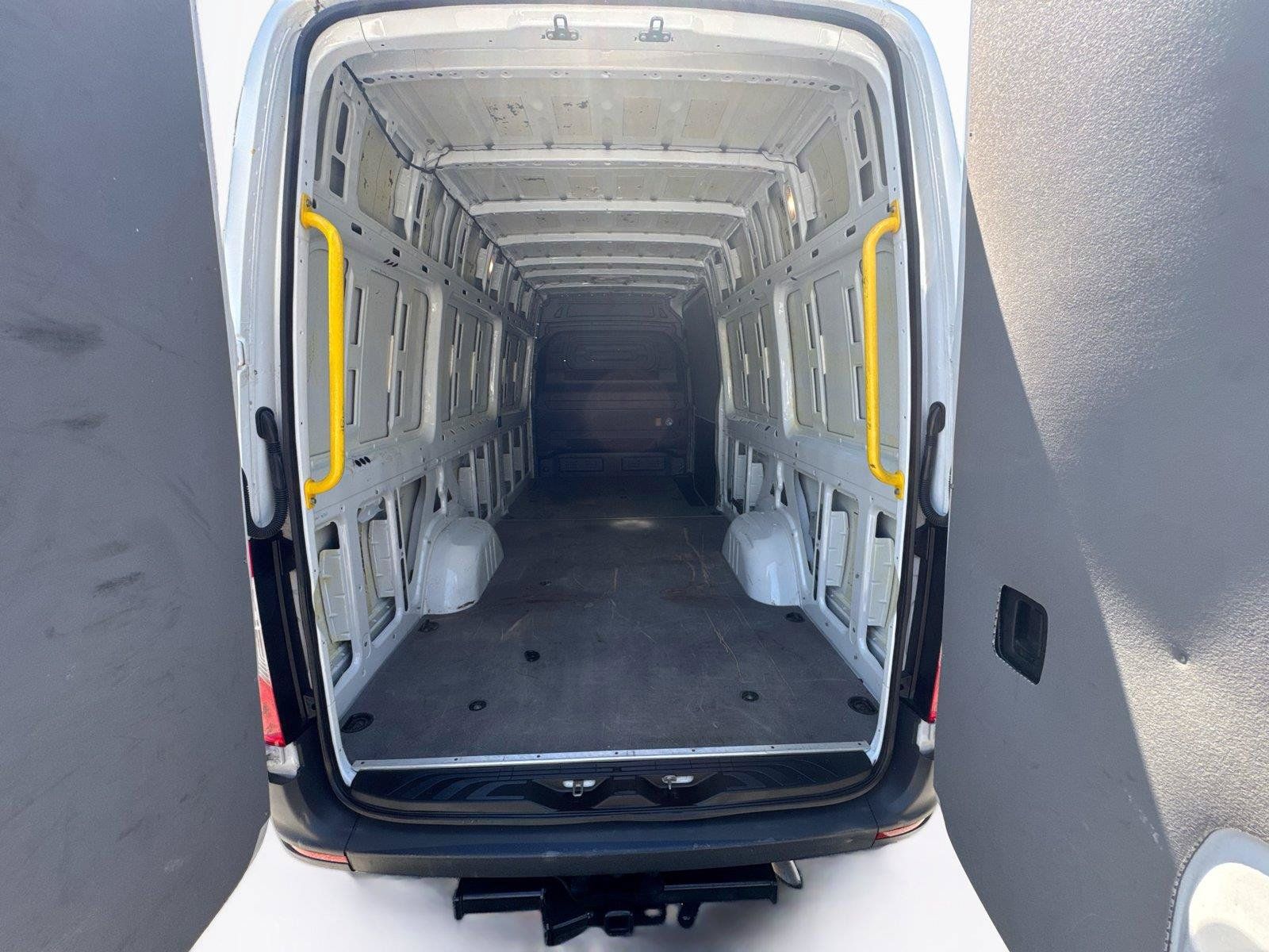 Used 2020 Mercedes-Benz Sprinter 2500 w/ Driver Convenience Package image 15
