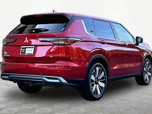 Used 2025 Mitsubishi Outlander SE FWD image 13