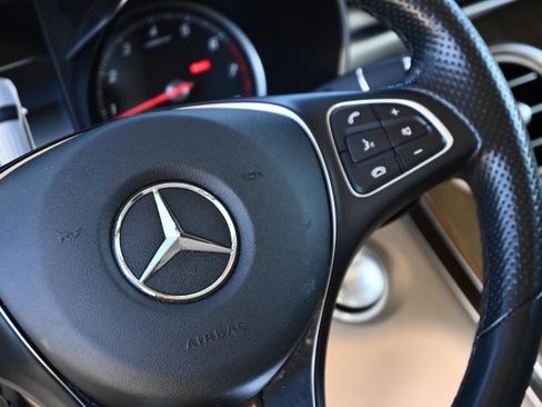 Used 2019 Mercedes-Benz GLC 300 4MATIC image 34