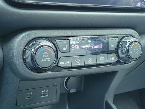 Used 2023 Nissan Kicks SR w/ SR Premium Package FWD image 30