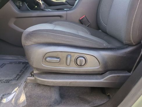 Used 2023 Chevrolet Traverse LT FWD image 22