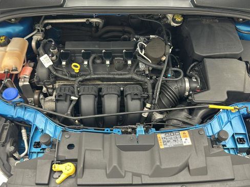 Used 2016 Ford Focus SE w/ SE Cold Weather Package FWD image 24