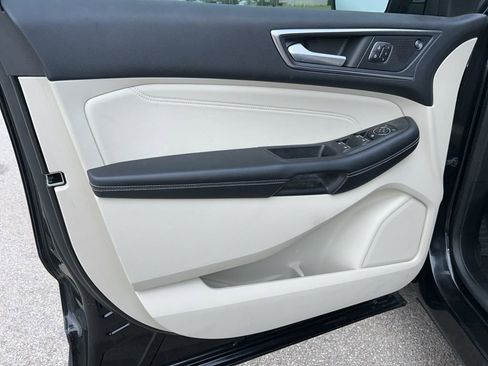 Used 2022 Ford Edge Titanium image 6
