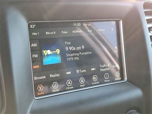 Used 2021 Jeep Grand Cherokee Laredo image 3