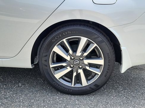Used 2025 Nissan Versa SV w/ Trunk Package FWD image 8