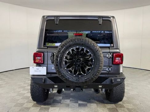 Used 2018 Jeep Wrangler Unlimited Sahara AWD/4WD image 8