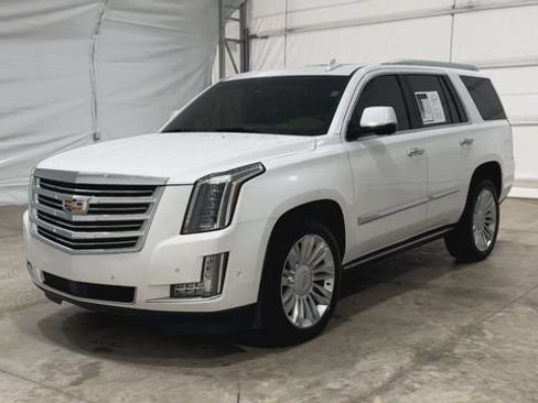 Used 2018 Cadillac Escalade Platinum RWD image 8