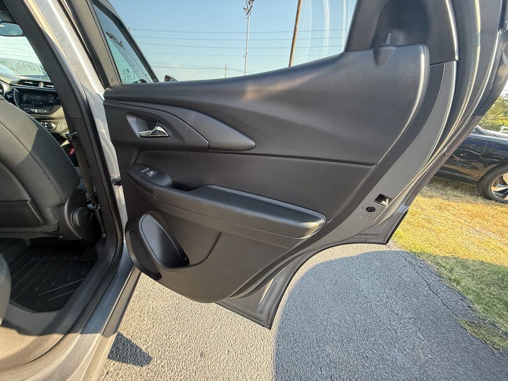 Used 2021 Chevrolet TrailBlazer RS w/ Sun and Liftgate Package FWD image 20