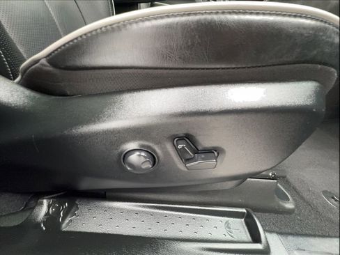 Used 2025 Chrysler Pacifica Limited FWD image 30