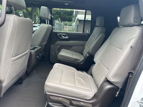 Used 2024 Chevrolet Suburban Z71 w/ Luxury Package AWD/4WD image 25