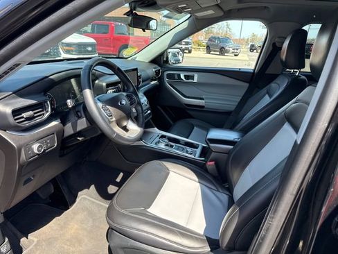Certified 2022 Ford Explorer XLT w/ Equipment Group 202A image 9