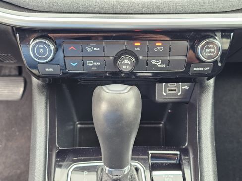Used 2024 Jeep Compass Latitude AWD/4WD image 28