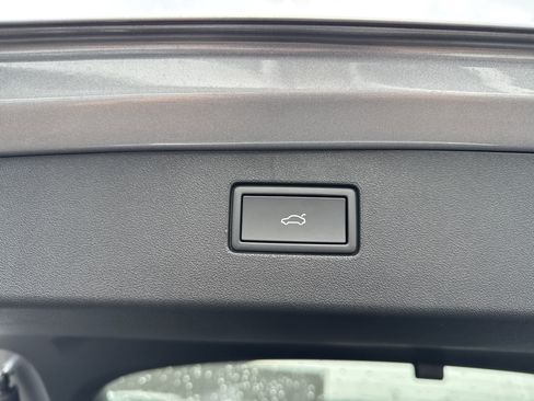 New 2025 Volkswagen Tiguan SE image 25