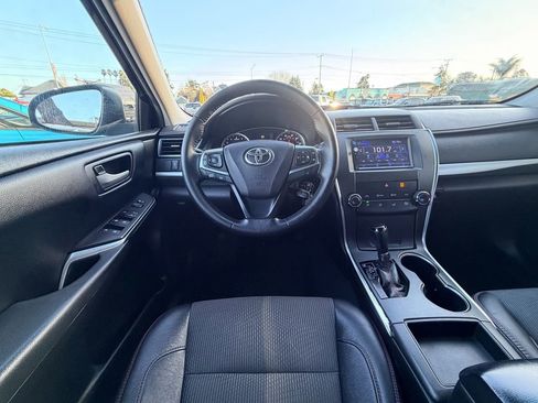 Used 2017 Toyota Camry SE image 24