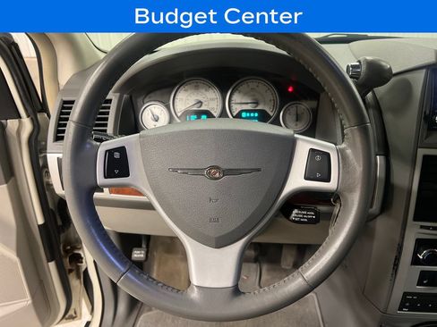 Used 2008 Chrysler Town & Country Touring FWD image 19