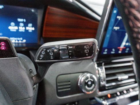 Used 2024 Lincoln Navigator Reserve w/ Equipment Group 201A image 29