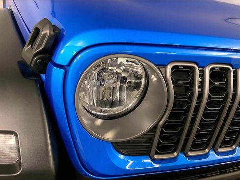 Used 2025 Jeep Wrangler Unlimited Sport AWD/4WD image 26