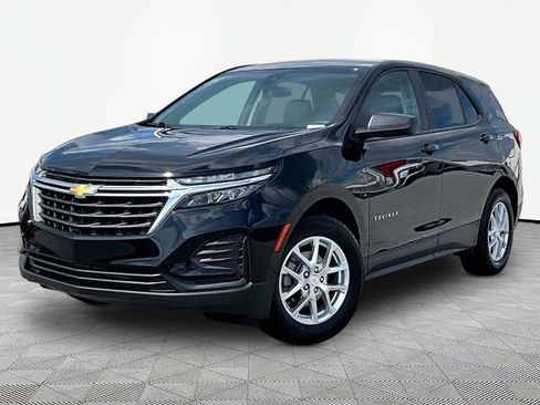 Used 2024 Chevrolet Equinox LS w/ LS Convenience Package FWD image 3
