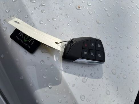 Used 2024 GMC Yukon XL Denali image 29