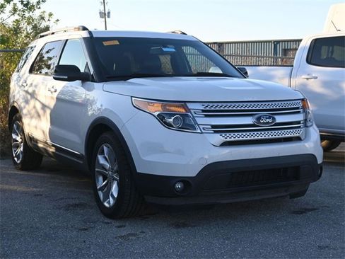 Used 2014 Ford Explorer XLT w/ Equipment Group 202A image 2