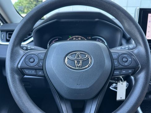 Used 2025 Toyota RAV4 LE AWD/4WD image 22