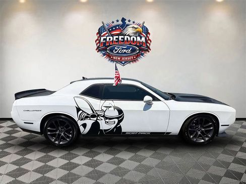 Used 2022 Dodge Challenger R/T Scat Pack w/ Plus Package RWD image 3