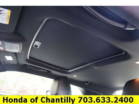 Used 2016 Dodge Challenger R/T image 22