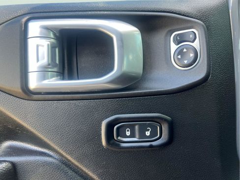 Used 2023 Jeep Gladiator Sport AWD/4WD image 19