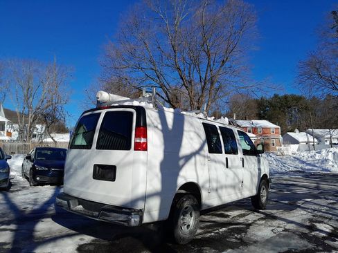 Used 2022 Chevrolet Express 2500 w/ Driver Convenience Package image 7