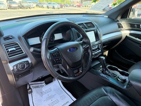 Used 2016 Ford Explorer XLT w/ Equipment Group 202A AWD/4WD image 7