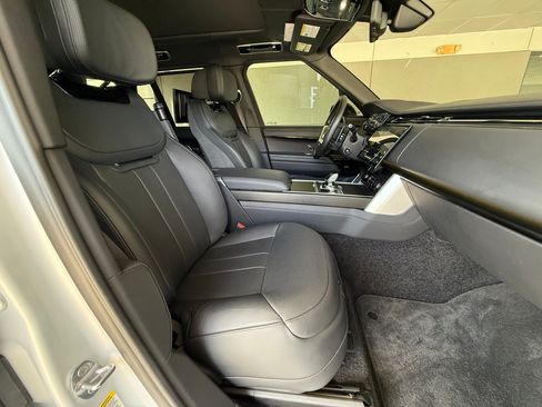 Used 2023 Land Rover Range Rover SV AWD/4WD image 32