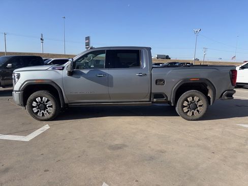 Used 2024 GMC Sierra 2500 Denali w/ Denali Reserve Package image 8