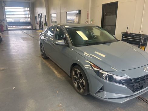 Used 2023 Hyundai Elantra SEL w/ Convenience Package image 1