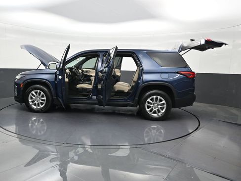Used 2023 Chevrolet Traverse LS FWD image 33