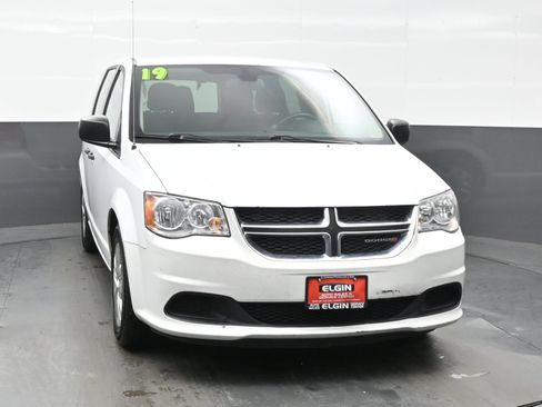 Used 2019 Dodge Grand Caravan SE w/ UConnect Hands-Free Group FWD image 8