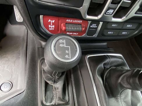 Used 2024 Jeep Wrangler Willys image 19