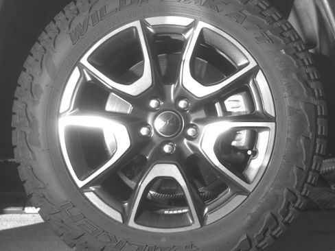Used 2025 Jeep Compass Trailhawk AWD/4WD image 10
